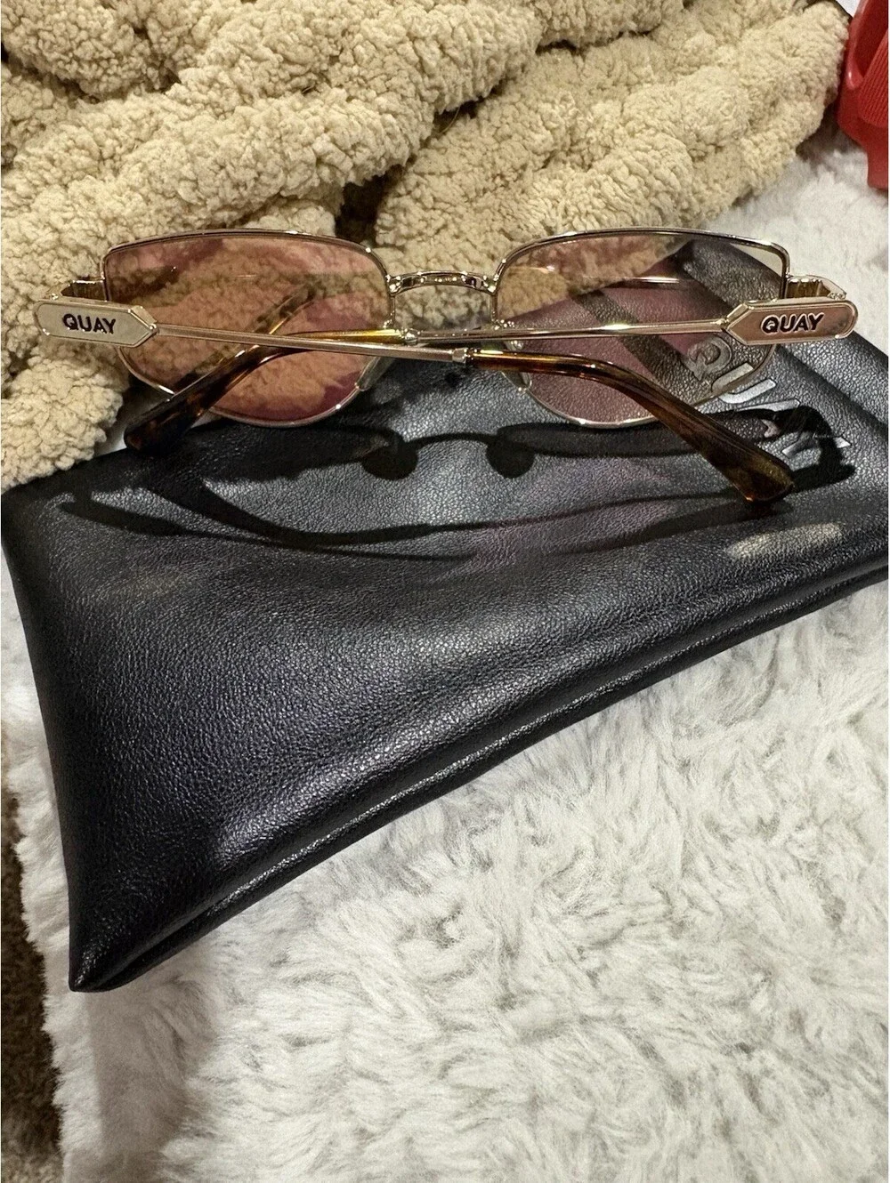 QUAY HIT SINGLE Women's Sunglasses - Gold Frame / Digi Pink Lens